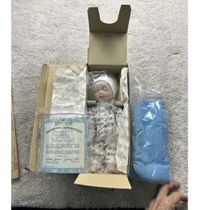 Ashton-Drake Silent Night Porcelain Doll OS White Yolanda Bello Musical Vintage